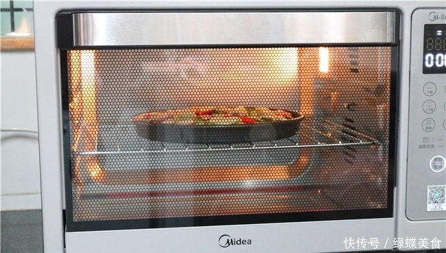 剩米饭完美的吃法不是炒,而是此做法,中西合璧,老人孩子都喜欢