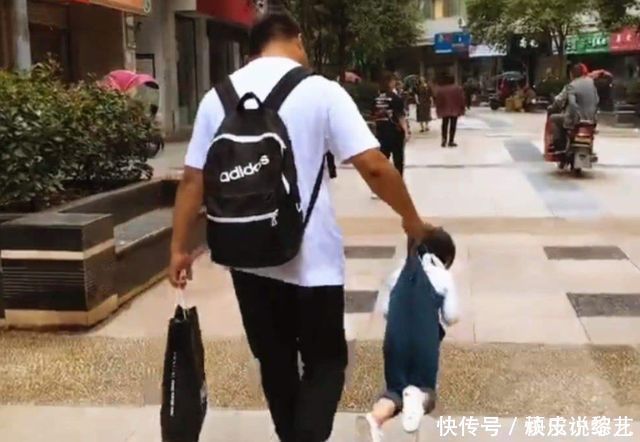 点数|“懒惰奶爸”带娃火了,萌娃内心:腿都给我压麻了,心里没点数?