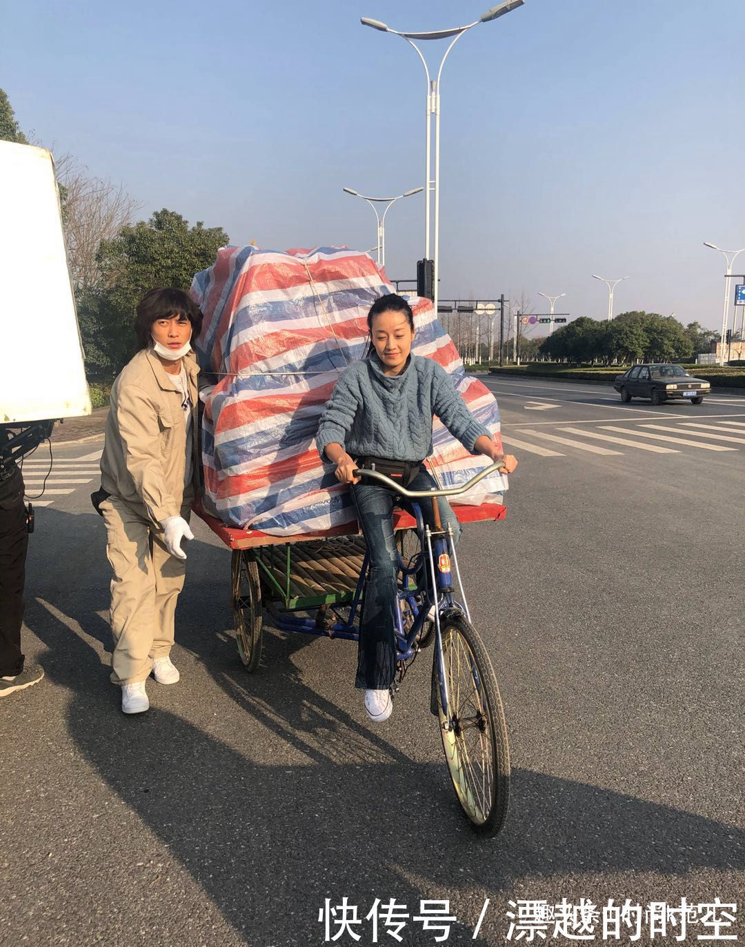 马尾|马伊琍终于换发型,短发变长发,扎马尾美得焕然一新!