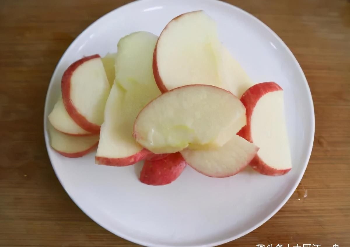 春天，红枣和苹果是绝配，每天早上来一碗，营养又减脂，真不错