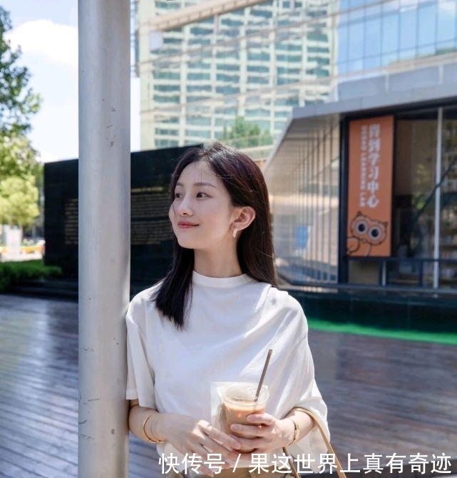 连衣裙|想成为精致的女人，就要穿对服装了，合适的穿搭会让整个人更优雅