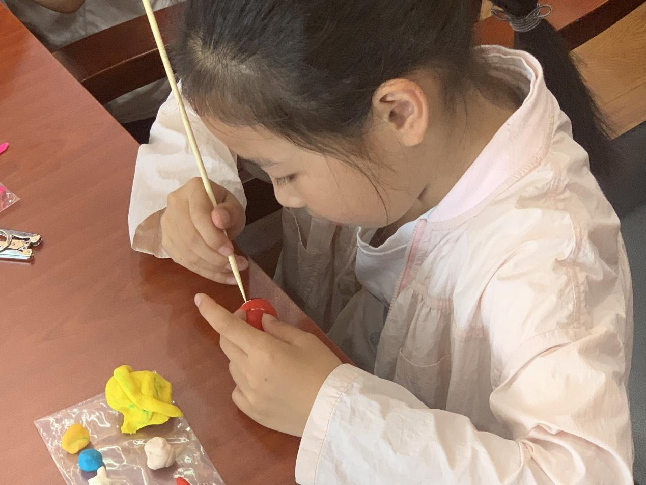 指尖|巧手捏面人，指尖传“非遗”！