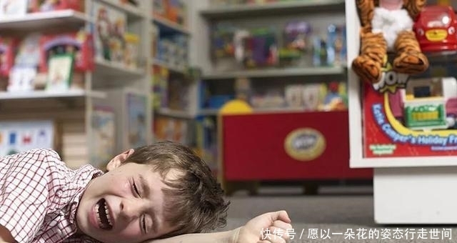 家长|孩子在商场哭闹要玩具,家长买还是不买?和孩子斗智斗勇有大学问