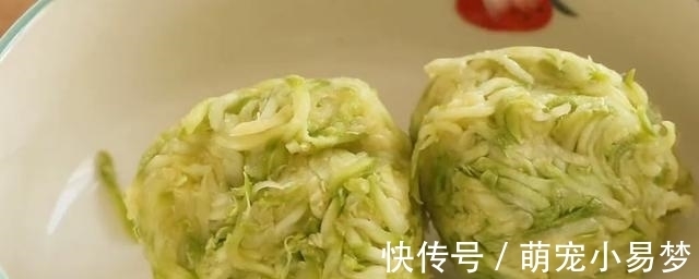 我家最爱的懒人早餐饼,15分钟就搞定,又香又脆,一次能吃五个