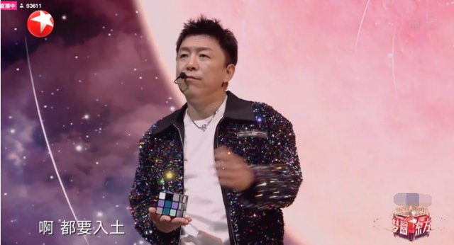 6台跨年名场面：主持人翻车、唱歌跑调，周深邓丽君跨时空同台