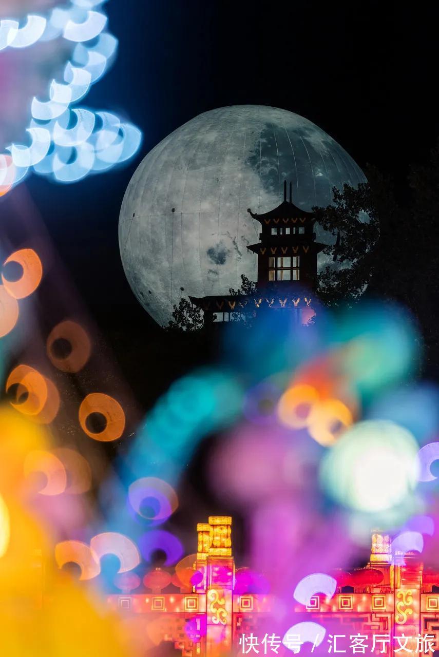 井盐|去年才通高铁,这座“十八线”国内小城,凭什么就火到了国外?