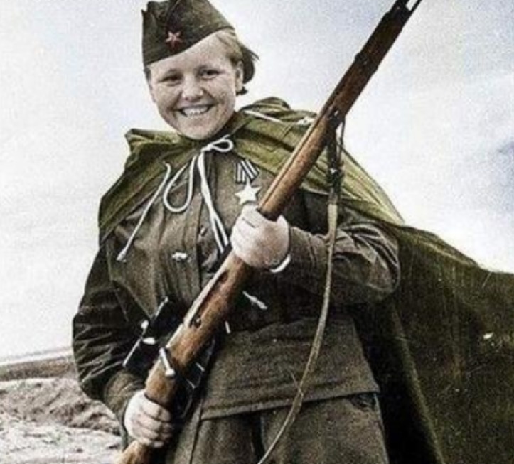 披风|二战时苏联士兵为什么喜欢穿披风？难道想耍帅？别傻了！这东西的作用大着呢