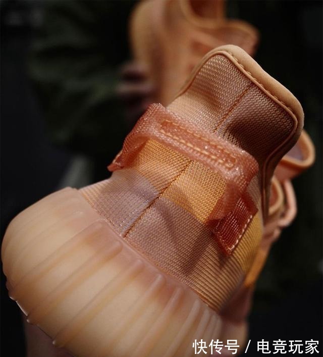 鞋身 看上去还不赖!「全透火山橙」Yeezy 350 v2实物释出!