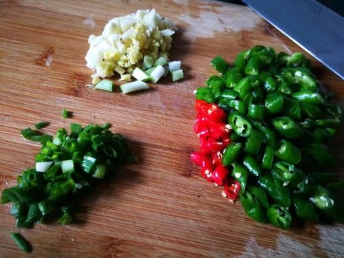 不要再用清水煮鱼了，用啤酒来代替，去腥味道好