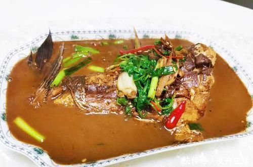 去朋友家吃饭，他媳妇随意做了8道菜，走时心想：下次不能再来了