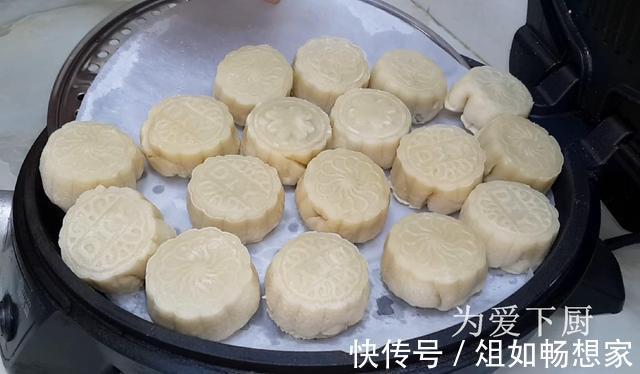 保鲜膜|中秋节别买月饼了,擀杖擀一擀,外皮香酥又掉渣,没烤箱也能成功