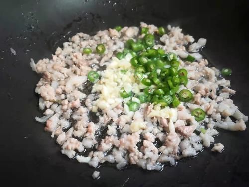 豆腐|儿子最爱吃的一道蒸菜,简单好做,鲜香味美,每周做一次,总吃不够