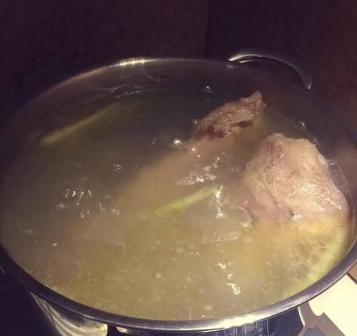 牛骨汤怎么做汤才浓，口感醇厚？