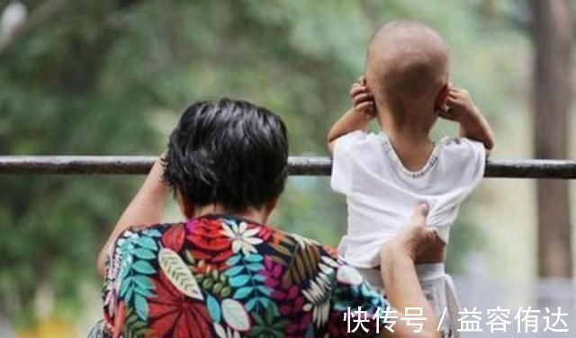 熊孩子|“孩子口渴,喝你一口饮料咋啦”老奶奶强词夺理,女孩霸气回怼