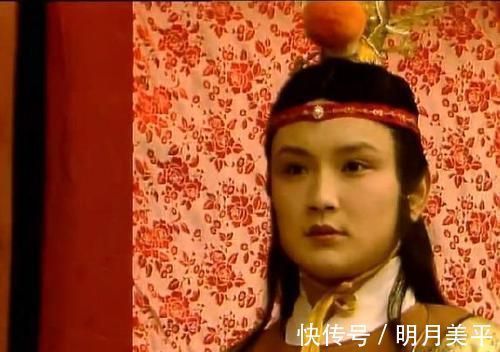 林黛玉&贾宝玉背着袭人做了三件事,袭人的处境越来越尴尬,她却浑然不知