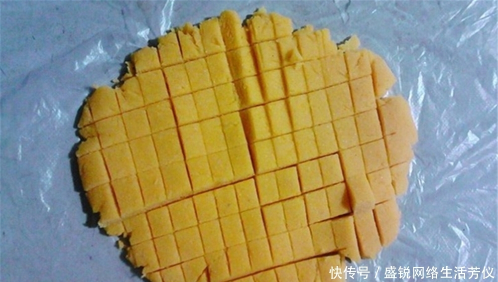 浮漂|夏季钓鱼,选择活水钓点,试试这种钓法,不用浮漂也能钓鱼!