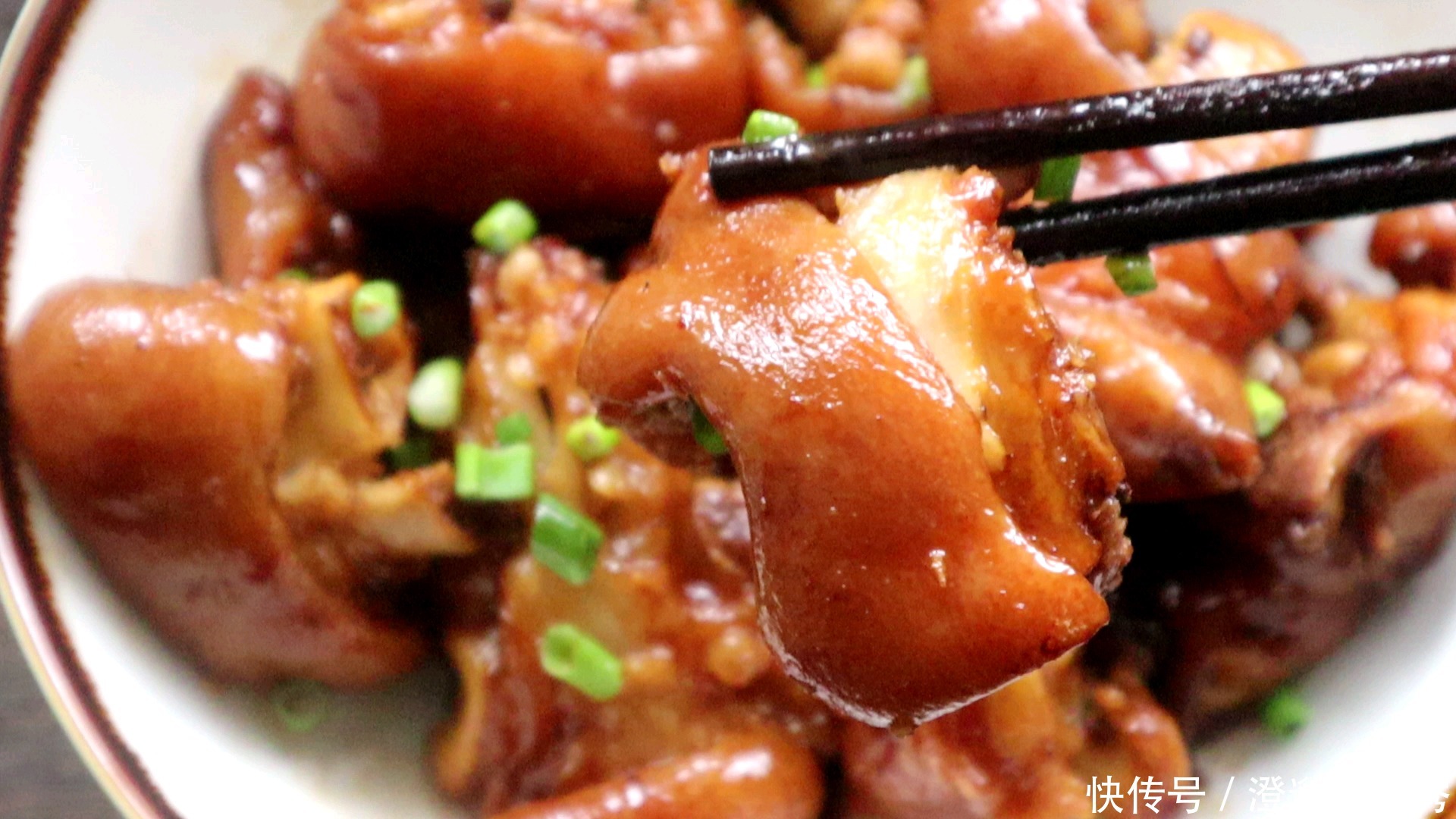 好吃|猪蹄最好吃的做法,软糯咸香,边煮边流口水,关键好吃还不长肉