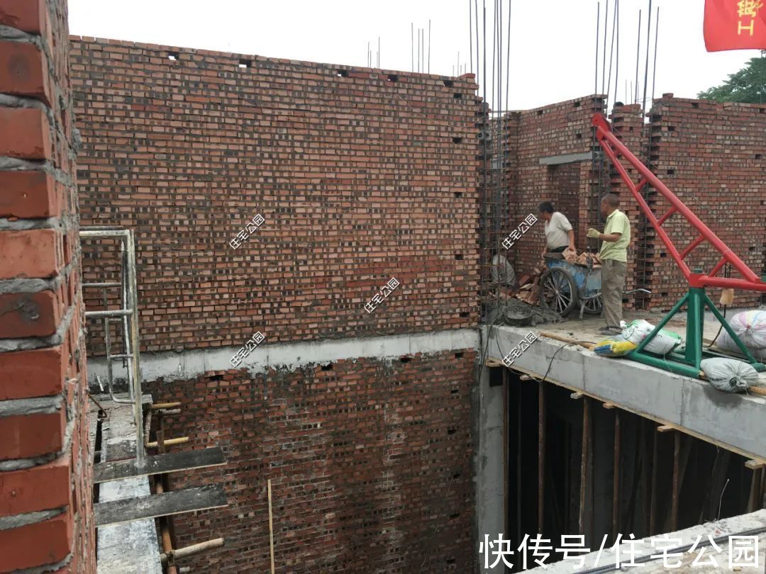 楼面|河南农村85万建三层别墅，比效果图还漂亮