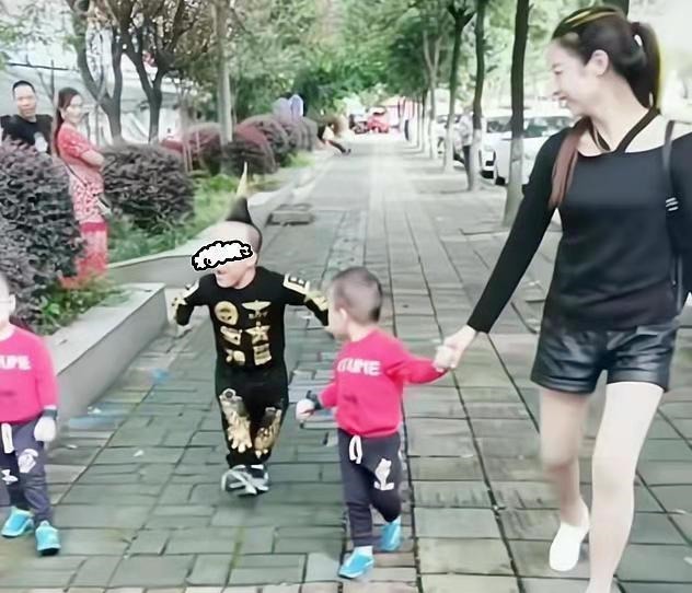 睡眠质量|“袖珍丈夫”走红,和妻子带娃出行,路人问宝妈:都你生的?