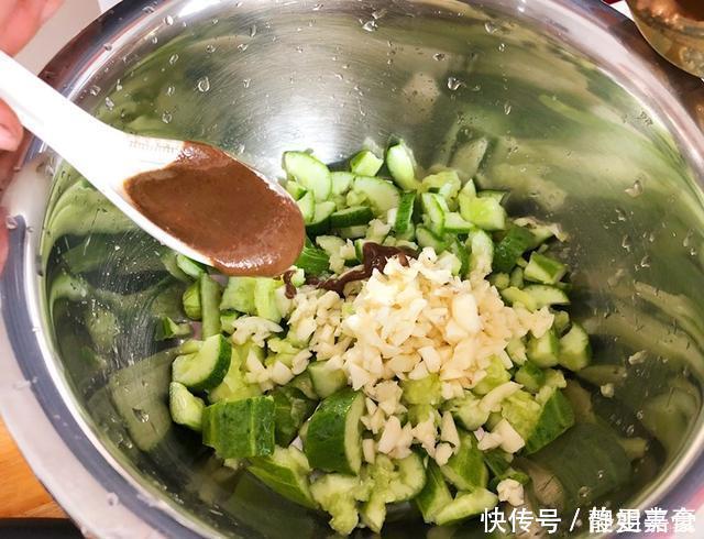 凉拌黄瓜不入味凉菜师千万别直接拌,多加这一步,脆爽又入味