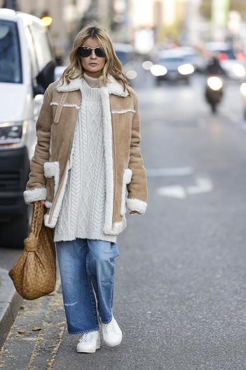 有品位的女人试试穿“毛衣＋阔腿裤”，冬日的温柔搭配，太美了