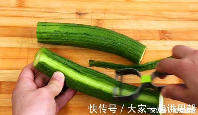 早餐饼|夏天，我家丝瓜从不炒着吃，加1勺面粉2个鸡蛋，出锅比肉还受欢迎