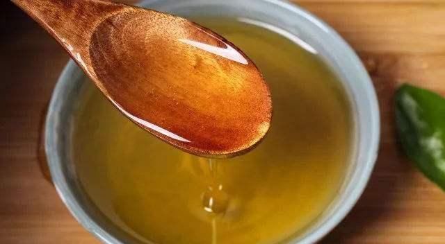 红霉素软膏加一物敷脸,15天美白肌肤淡化色斑,赶紧去备上一支