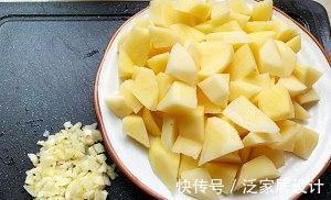 红烧土豆吃腻了,送您可乐土豆,做法简单,美味下饭,吃不够