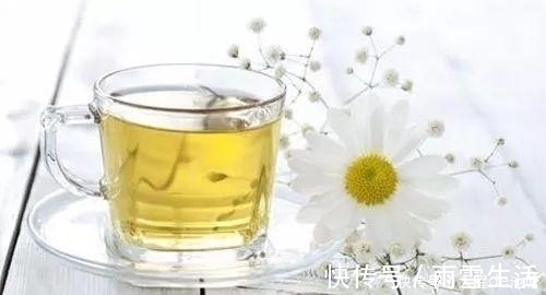 洋甘菊茶|不想失眠多梦睡不着？睡前吃点此物，让你晚上睡得香又甜