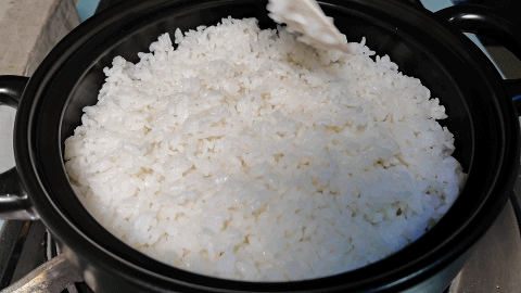  砂锅鸡肉焖|冬天，鸡肉就喜欢这样吃，用砂锅做焖饭，米香肉嫩，天天吃不腻