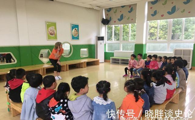 幼儿园老师|老师在群里发了孩子睡觉的照片,家长看到后找老师理论,园长道歉