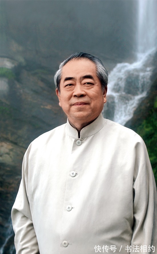 百年巨匠#范曾题写的“百年巨匠”,风格突变,稳重了很多,沉着沉静,惊艳