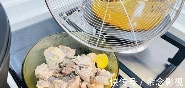 番茄金针菇牛腩|牛腩和番茄才是黄金搭档，肉质紧实，味道浓郁，搭配米饭，超爱吃。