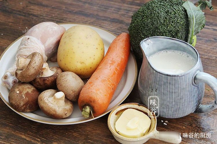 天冷了，吃炒菜不如炖菜，几种食材炖一锅，鲜美营养，浑身都暖和