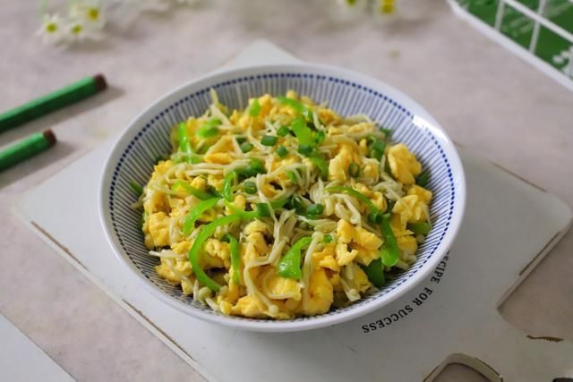 鸡蛋|天凉了这菜多给孩子吃，和鸡蛋一起炒，营养益智又美味，做法简单