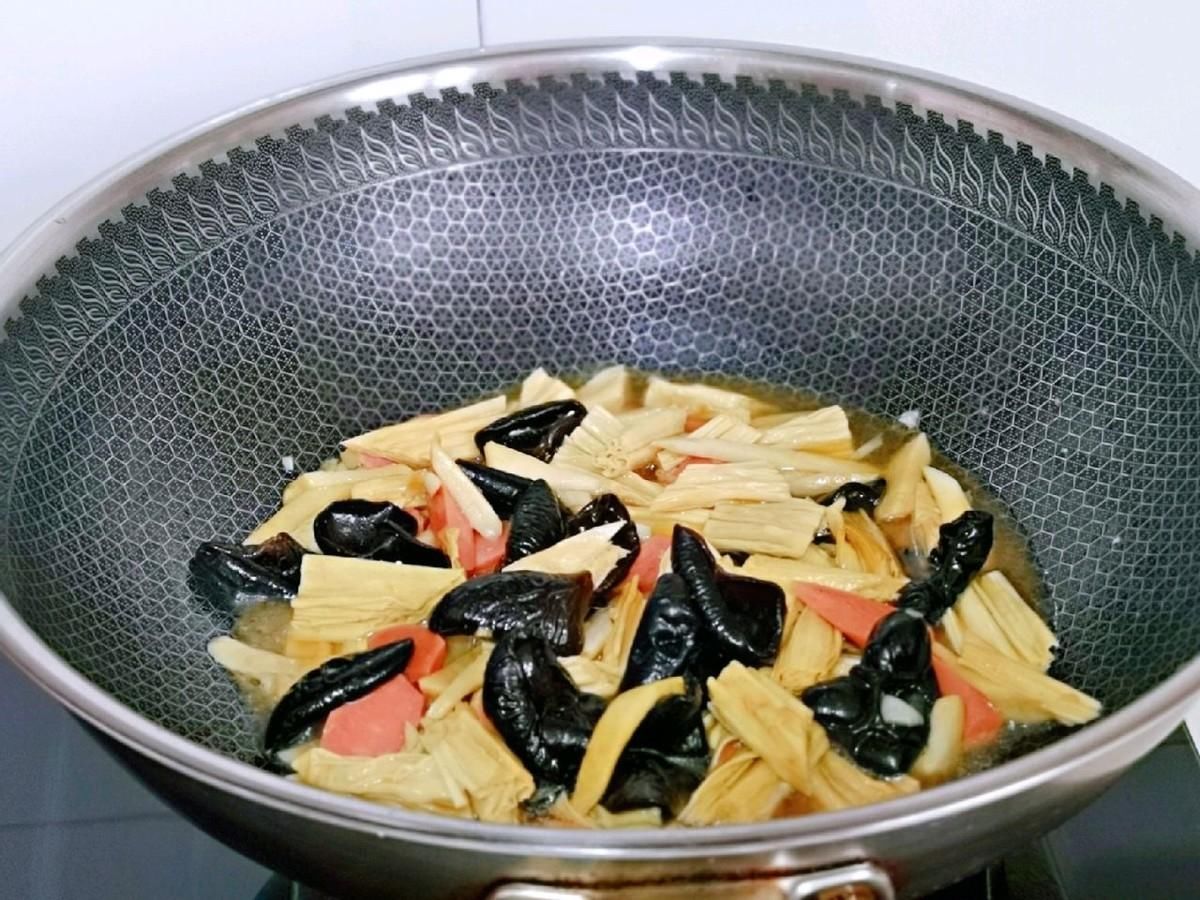 黑木耳|木耳和腐竹搭配一起炒，营养又鲜美，清新爽口又解腻，太好吃了