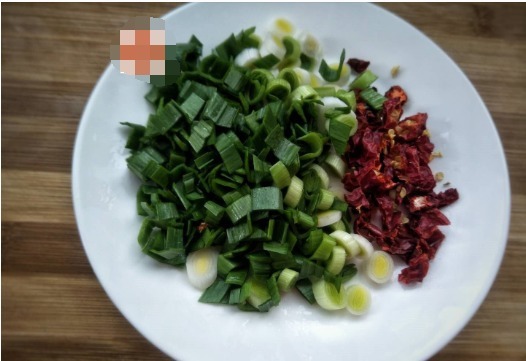 咸菜|这菜很不起眼,家家都有,营养比苹果高,鲜香开胃,超级下饭!