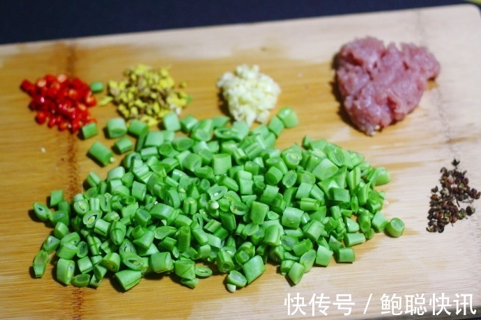 肉末橄榄四季豆,孩子去外面吃饭,每次必点的一道下饭菜