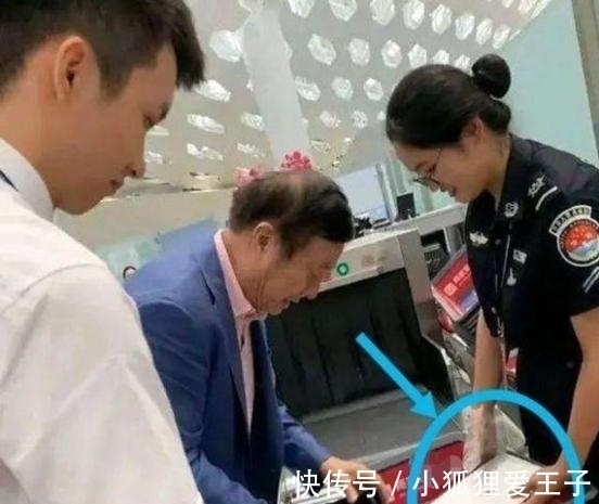 机场|任正非机场过安检的一张照片火了,网友:为什么不用自家产品?