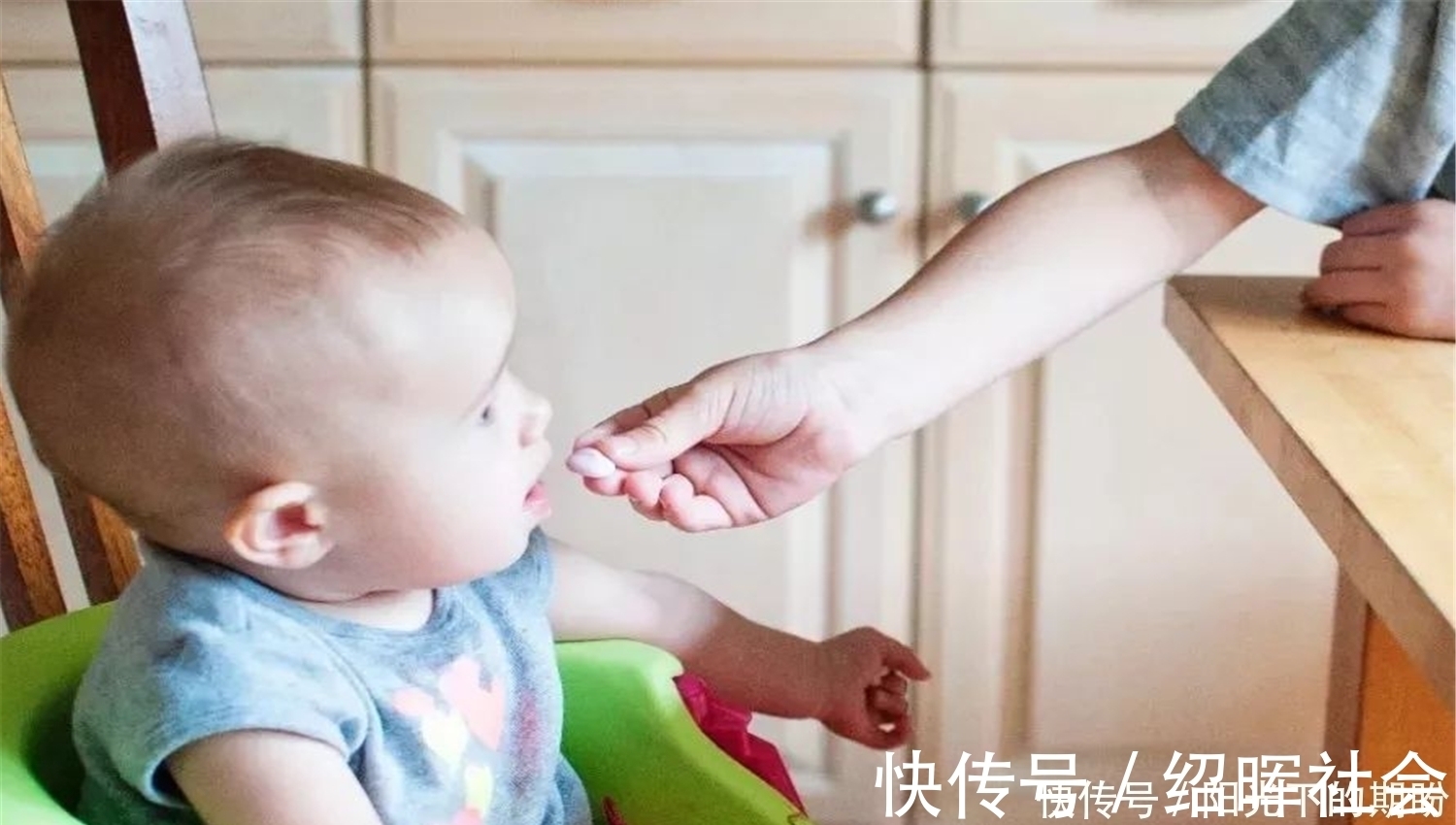 小洁|一岁之后就能和大人吃的一样?为了宝宝发育健康,正确饮食更重要