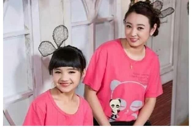 她是《變形計(jì)》最幸運(yùn)的女孩，被稱為小楊丞琳，今被寵成公主