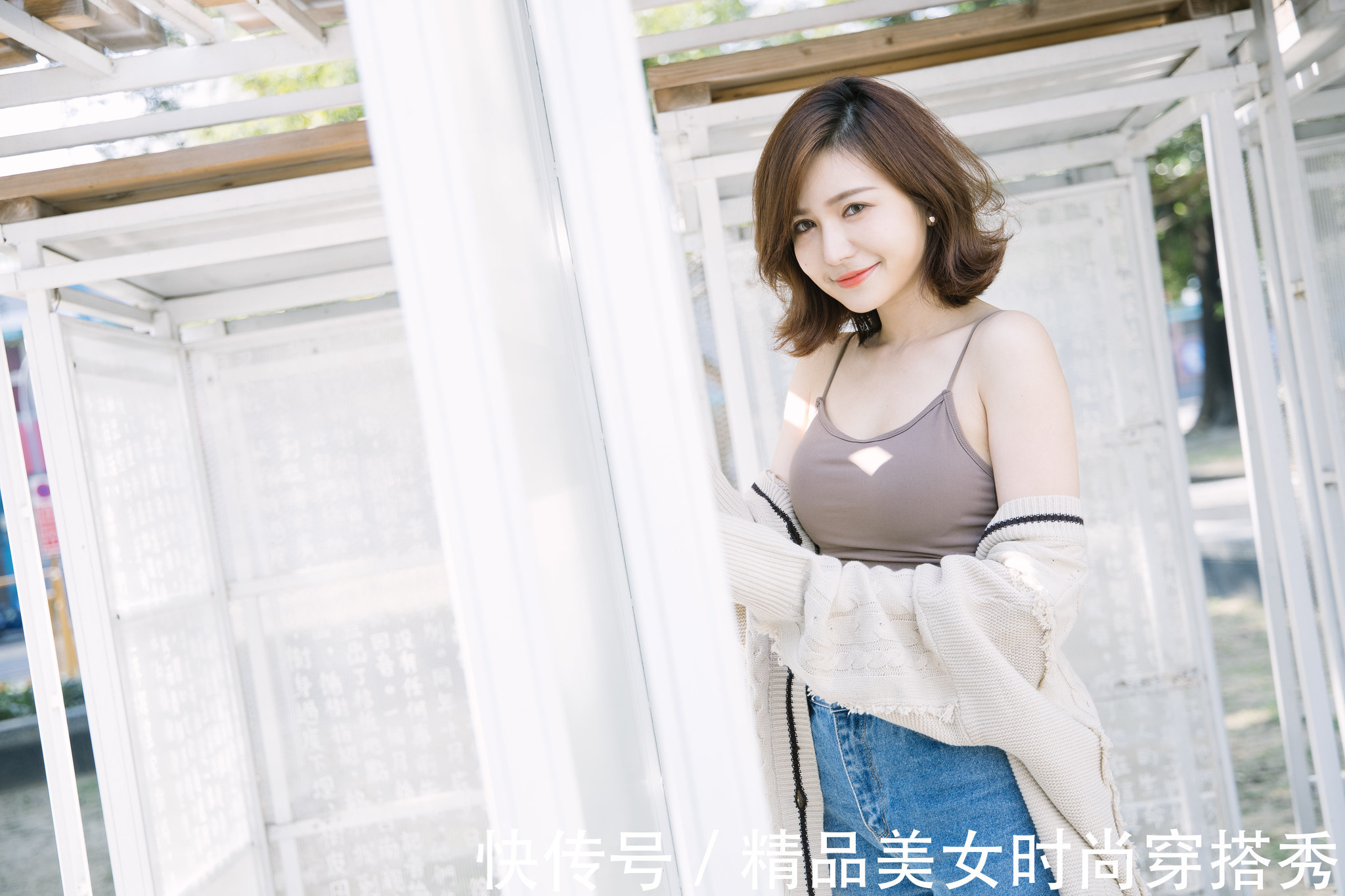 穿搭|街拍:休闲又时尚的穿搭,简约又潮范十足