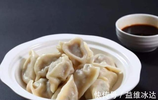 盼了一年才吃到这种饺子馅,比韭菜馅鲜香,端上桌全家都吃得香!