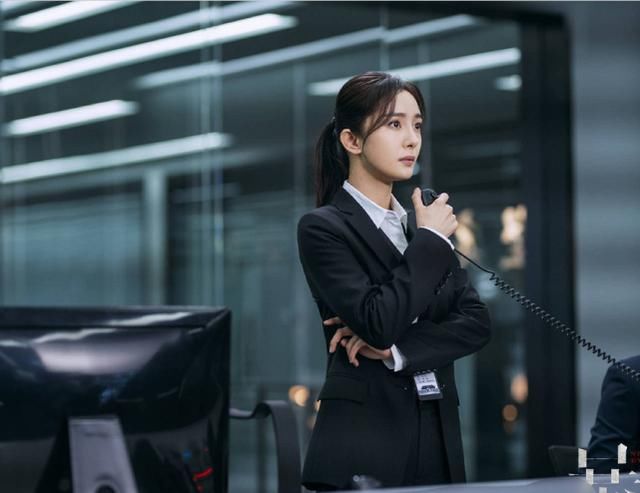 “漫画腰”作者喊话杨幂后删文，不怪粉丝反应激烈，杨幂确实无辜