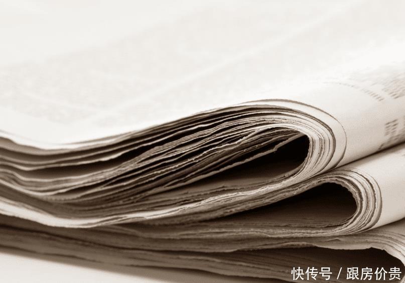 擦镜子|家里的镜面经常落灰怎么办?别再用湿纸巾擦了,有报纸吗