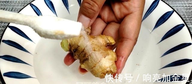 生姜|生姜和茶叶一起泡水喝，作用真是厉害，解决了很多人的大问题！
