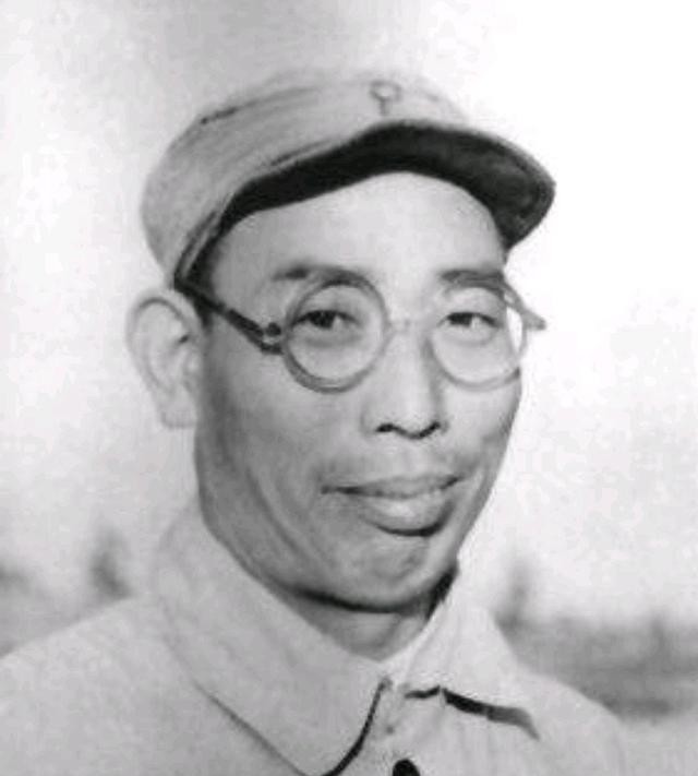 军区|特殊一例！此军区司令员后来授上将，而副司令却是大将！