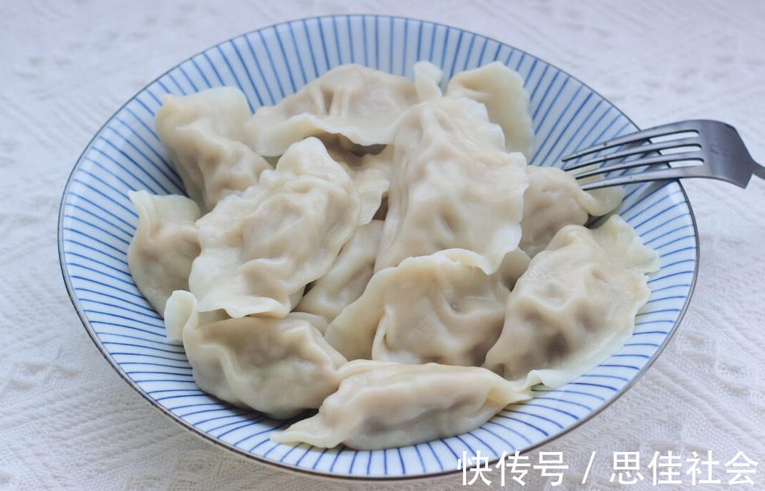 多汁|包白菜馅水饺,这一步是关键,做好了饺子鲜嫩多汁特别香