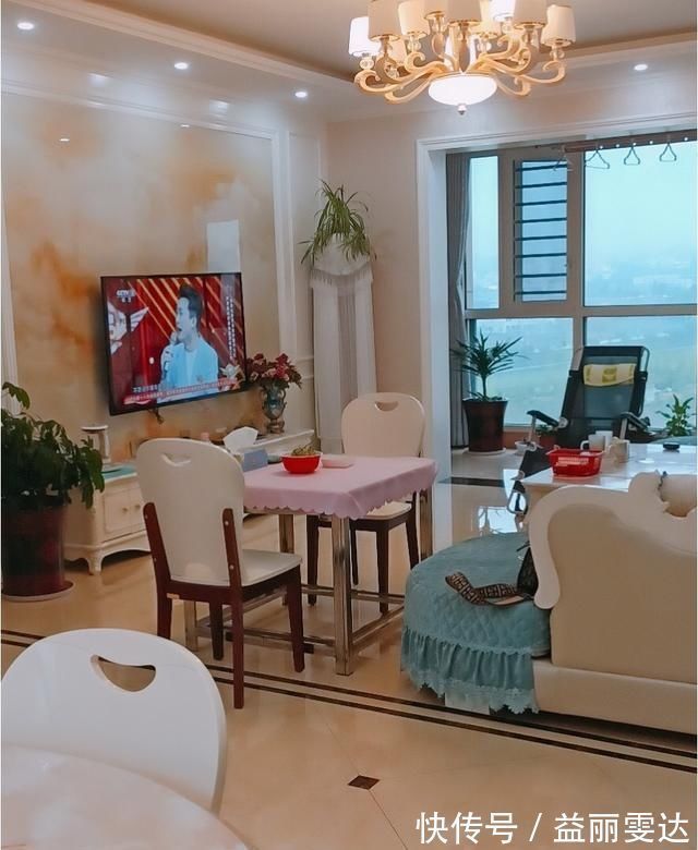 打扫|她家入住两年的房子,装修不豪华,每天都要收拾干净,羡慕极了