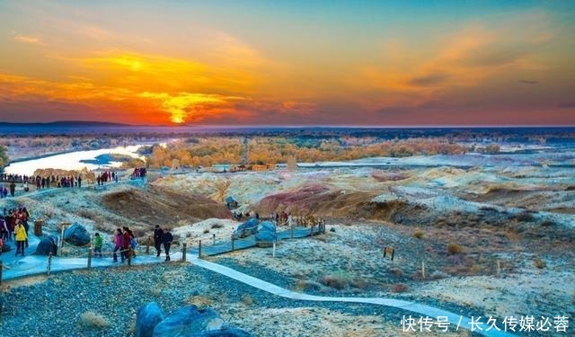 中年|新疆重新开放,国内秋季颜值巅峰全在这条线上,国庆自驾正合适!